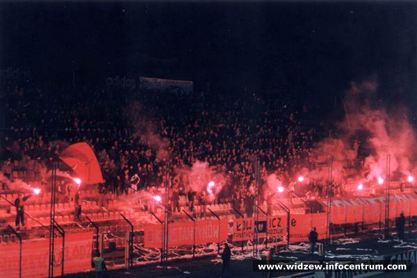 widzew_kszo_ostrowiec_27-10-2001_2